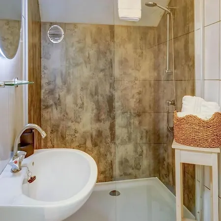 Beautiful In With Terrace Holiday home